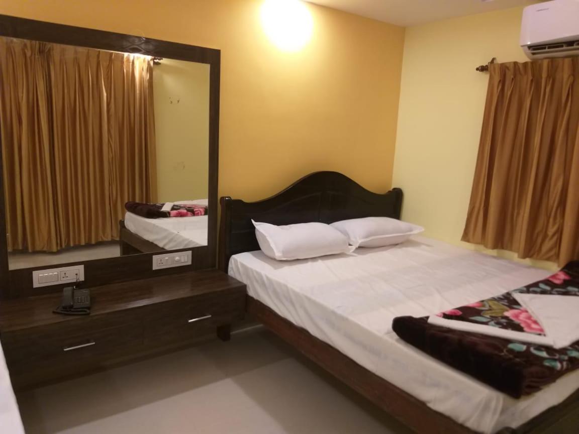 Hotel Crown Of Digha Дигха Экстерьер фото