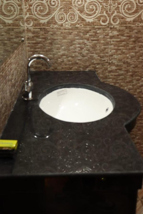 Hotel Crown Of Digha Дигха Экстерьер фото